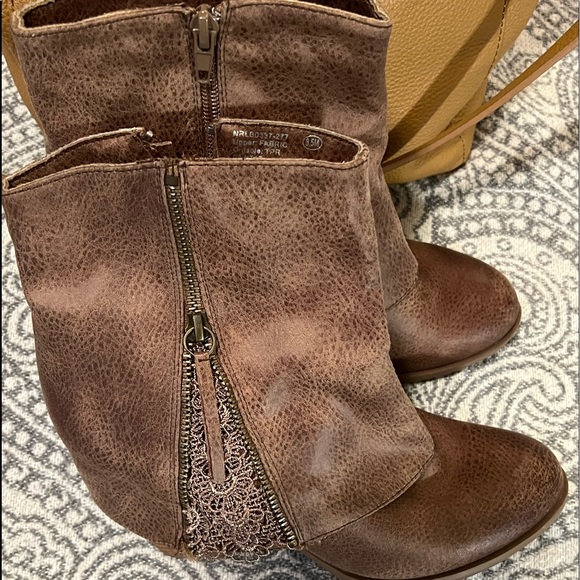 Western Chic Boot - Picture 6 of 12